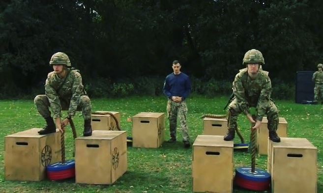 soldiers lifting weights on fitness test